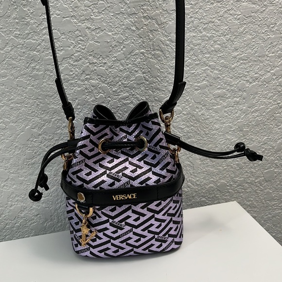 SALE! Versace La Greca Virtus metallic monogram bucket leather crossbody bag NEW - Picture 6 of 12
